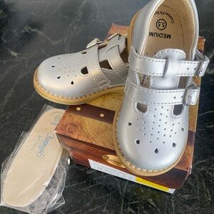 NIB FootMates Danielle Double Buckle in Silver